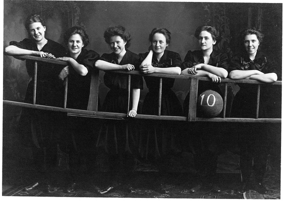 Women's basketball 1910